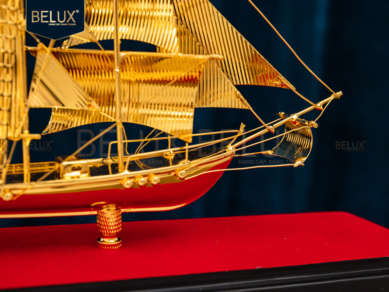 Mô hình thuyền buồm đồng hồ mạ vàng 24k&nbsp;36x31x12cm